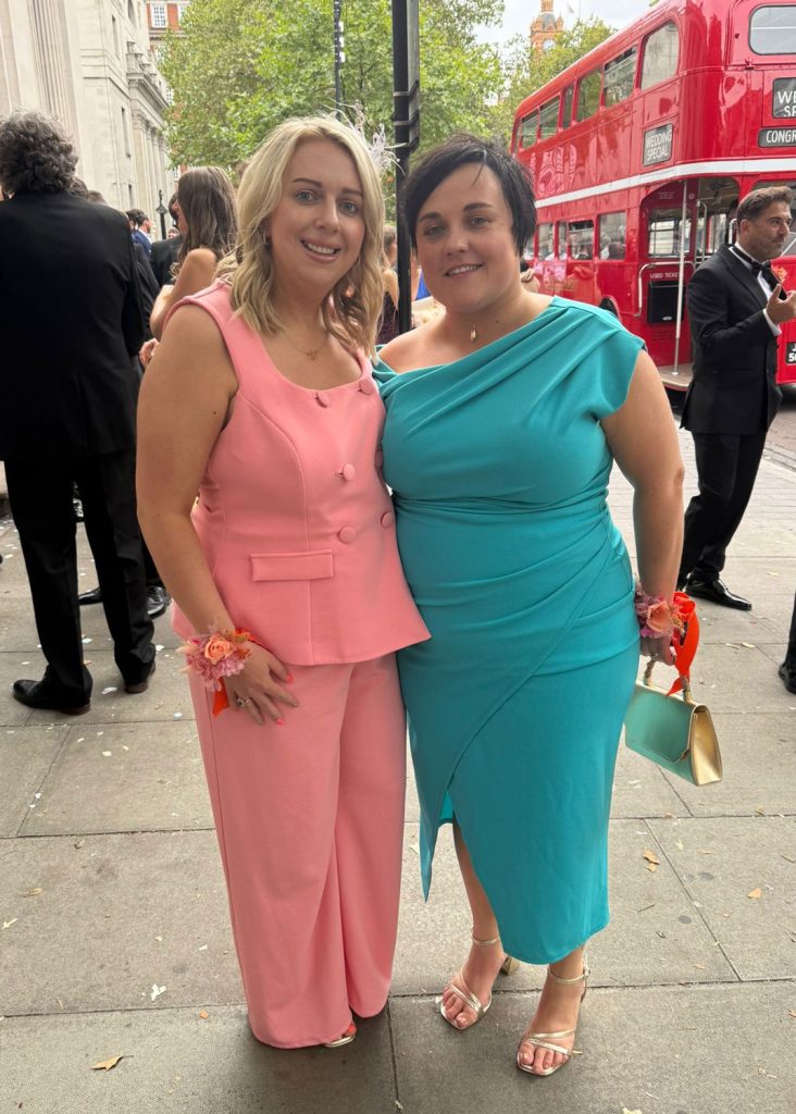 live wedding illustration london wedding guests pose for their portrait